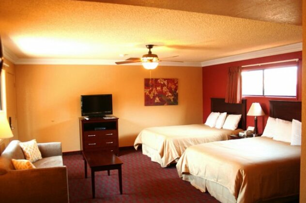 Pacific Inn and Suites - Photo2