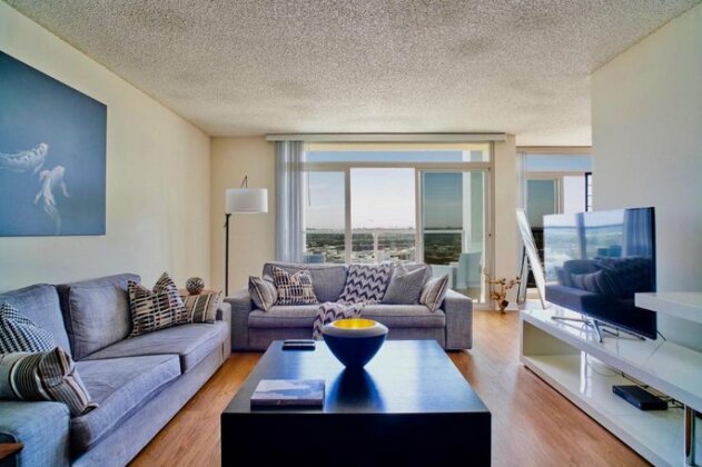 Seabreeze Penthouse Style with Astonishing View - Photo2