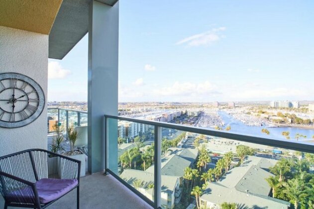 Seabreeze Penthouse Style with Astonishing View - Photo5