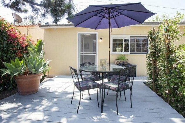 WeHo Bungalow with Private Garden - Photo5