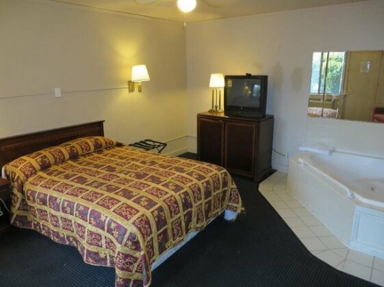 Budgetel Inn and Suites - Louisville - Photo4