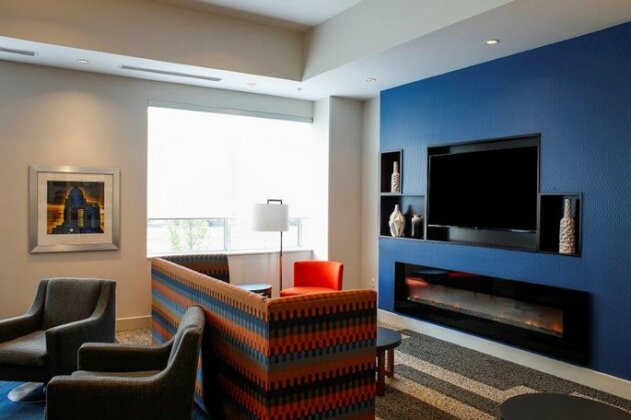 Holiday Inn Express & Suites Downtown Louisville - Photo5