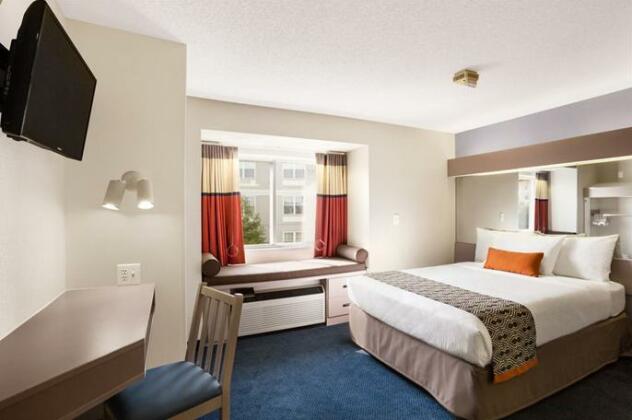 Microtel Inn & Suites by Wyndham Louisville East - Photo2