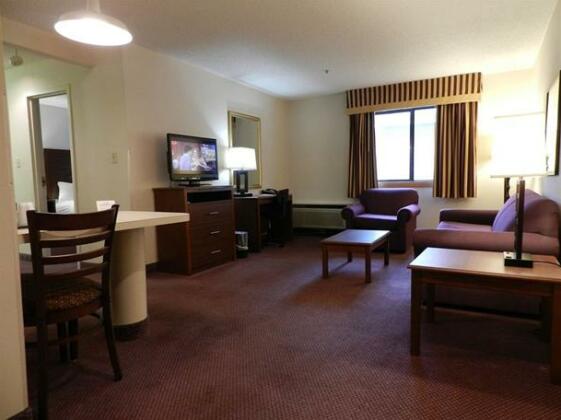 Ashmore Inn and Suites Lubbock - Photo3