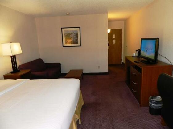 Ashmore Inn and Suites Lubbock - Photo5