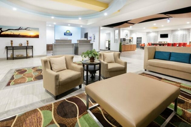 Days Inn & Suites by Wyndham Lubbock Medical Center - Photo3