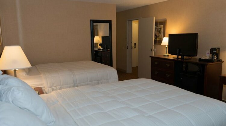 MCM Elegante Hotel & Suites - Photo2