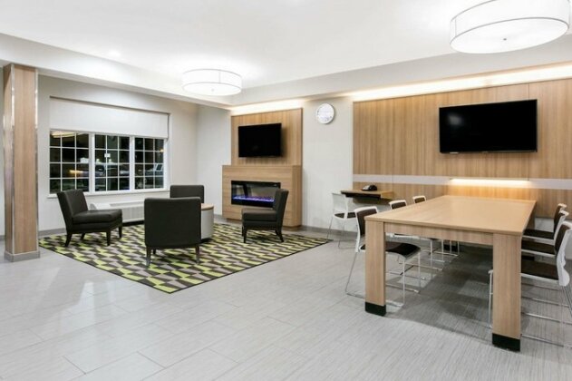 Microtel Inn and Suites by Wyndham Lubbock - Photo3