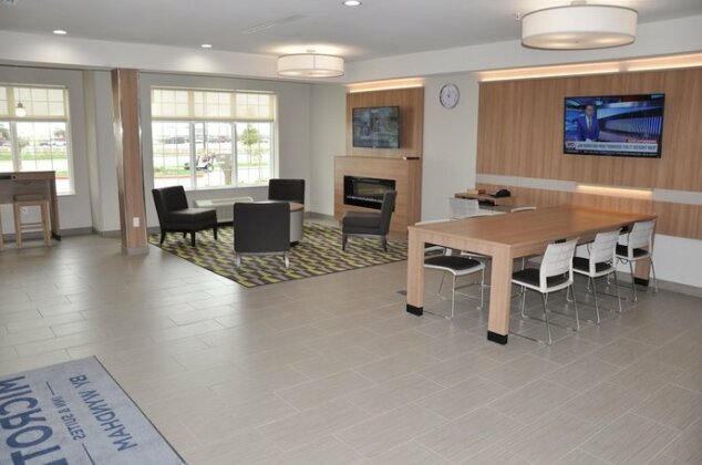 Microtel Inn and Suites by Wyndham Lubbock - Photo5