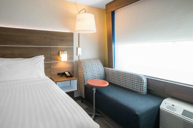 Holiday Inn Express & Suites Ludington - Photo5