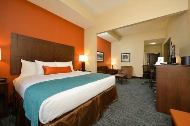 Best Western Plus Longhorn Inn & Suites - Photo4