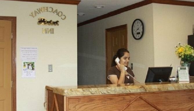 Coachway Inn - Photo2