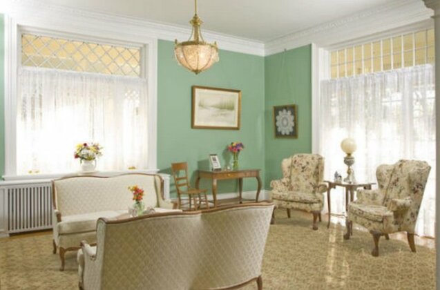 The Carriage House Inn Bed & Breakfast - Photo2