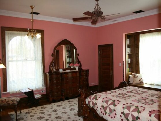 The Carriage House Inn Bed & Breakfast - Photo3