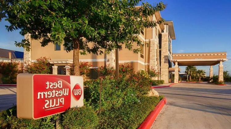 Best Western Plus Lytle Inn and Suites - Photo2