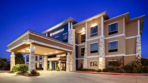 Best Western Plus Lytle Inn and Suites