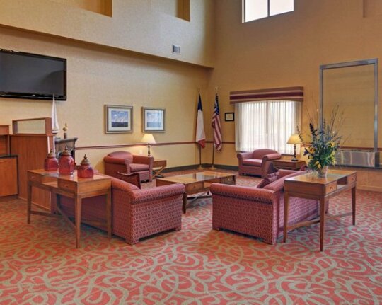 Quality Suites Near Cedar Creek Lake - Photo2