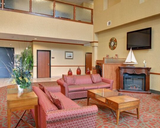 Quality Suites Near Cedar Creek Lake - Photo3