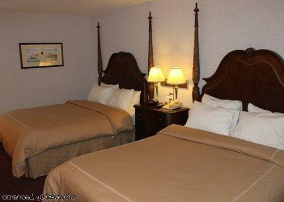 Comfort Suites Mackinaw City - Photo5