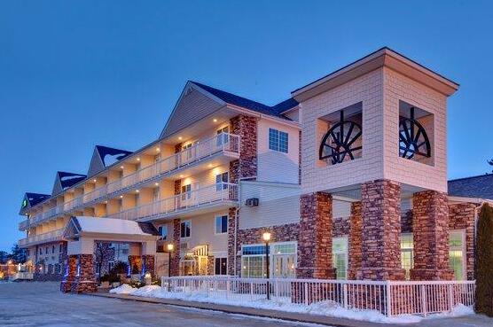 Holiday Inn Express Mackinaw City - Photo3