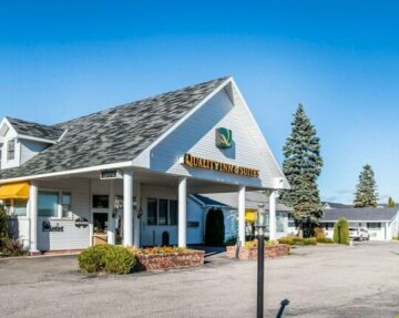 Quality Inn and Suites Mackinaw City