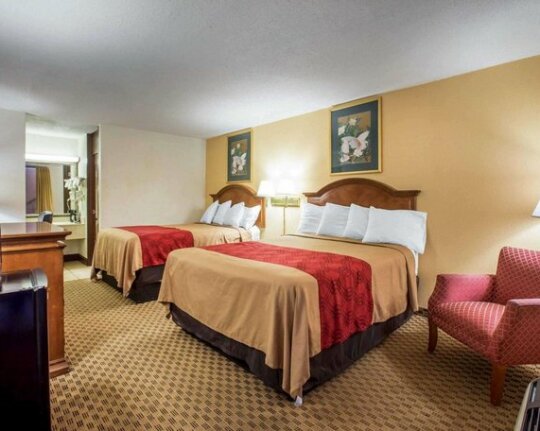 Econo Lodge Inn & Suites Macon - Photo2