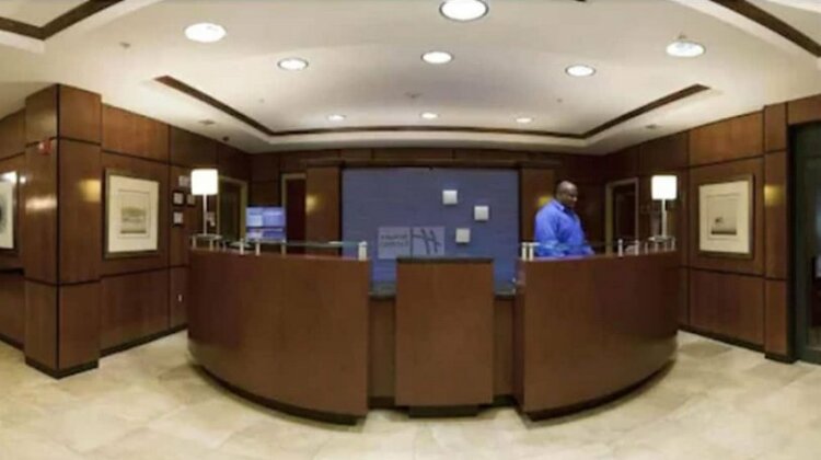 Holiday Inn Express Hotel & Suites Macon-West - Photo3