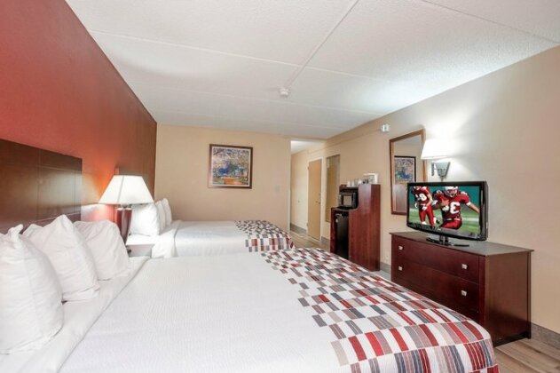 Red Roof Inn & Suites Macon - Photo2