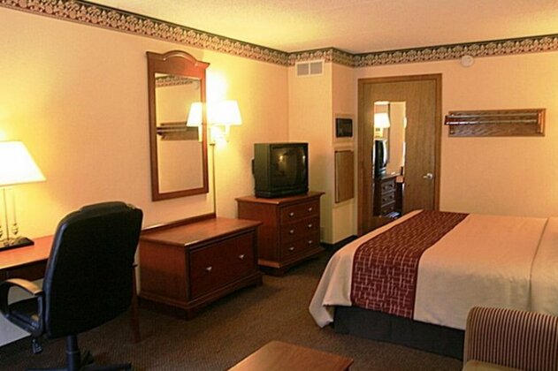 Regency Inn & Suites Macon - Photo2