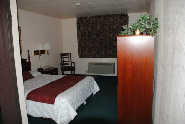 Super 8 by Wyndham Madison Hanover Area - Photo5