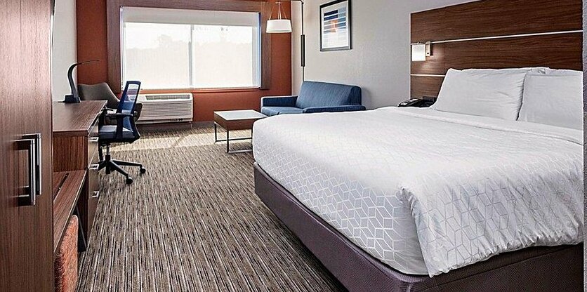 Holiday Inn Express & Suites - Madison Madison
