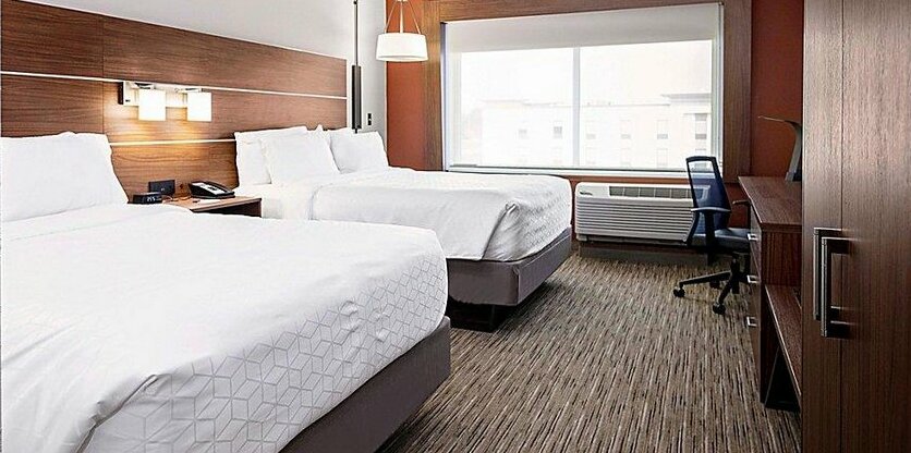Holiday Inn Express & Suites - Madison Madison - Photo2