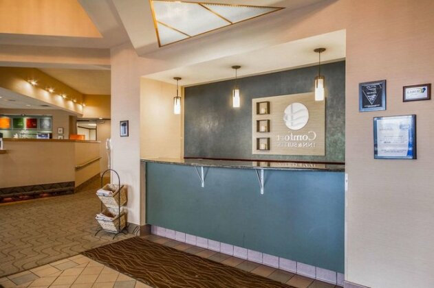 Comfort Inn & Suites Madison - Airport - Photo4