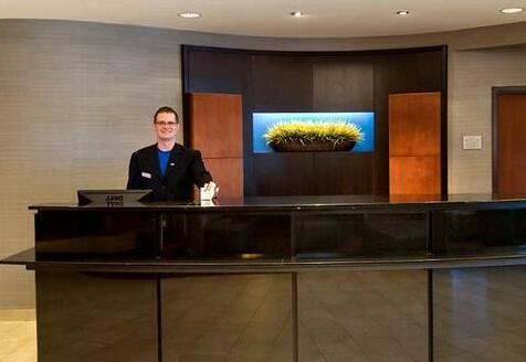 Courtyard by Marriott Madison-East - Photo2