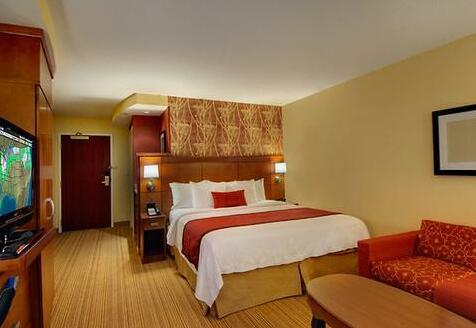 Courtyard by Marriott Madison-East - Photo5