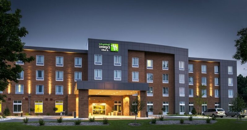 Holiday Inn Express and Suites Madison Central - Photo2