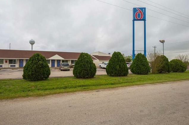 Motel 6 Madisonville - Photo5