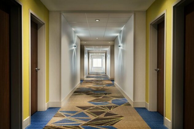 Holiday Inn Express & Suites - Madisonville - Photo5