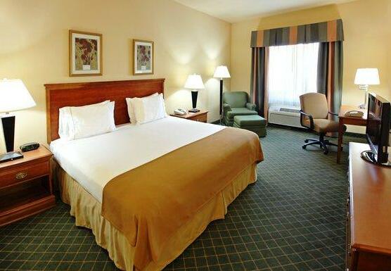 Holiday Inn Express & Suites Magnolia-Lake Columbia - Photo3