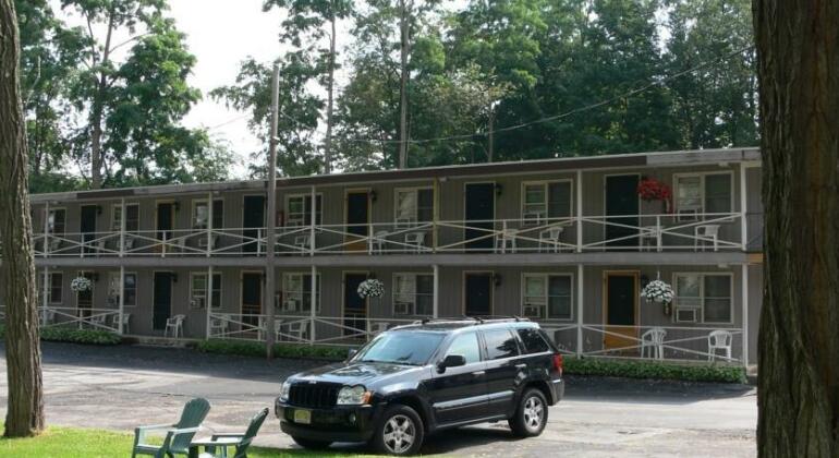 Locust Grove Motel
