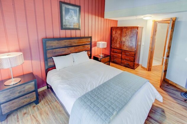 Amazing Luxury Townhome - Two Bedroom Condo