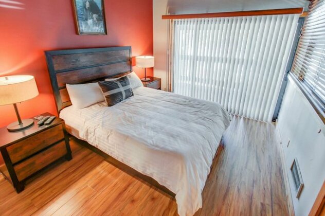 Amazing Luxury Townhome - Two Bedroom Condo - Photo4