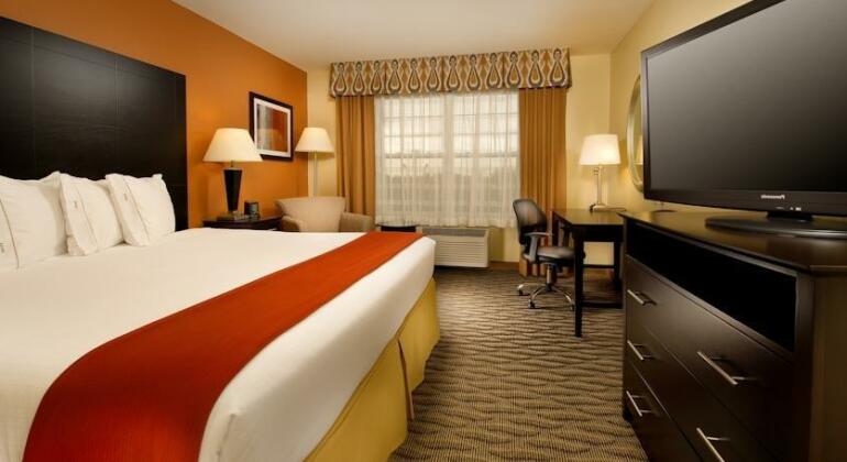 Holiday Inn Express & Suites Manassas - Photo4