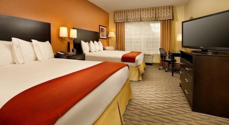 Holiday Inn Express & Suites Manassas - Photo5