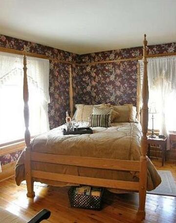 Lindsay House Bed and Breakfast - Photo2