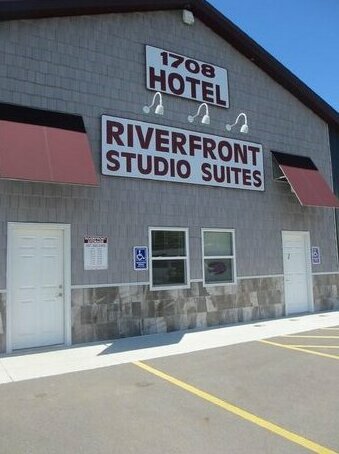 Riverfront Studio Suites