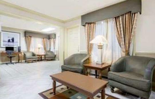 Days Inn by Wyndham Manning - Photo3