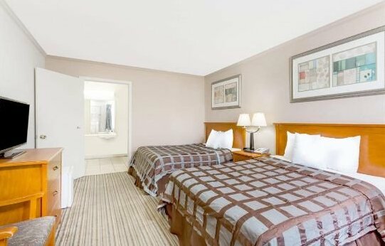 Days Inn by Wyndham Manning - Photo4