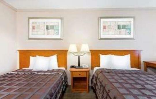 Days Inn by Wyndham Manning - Photo5