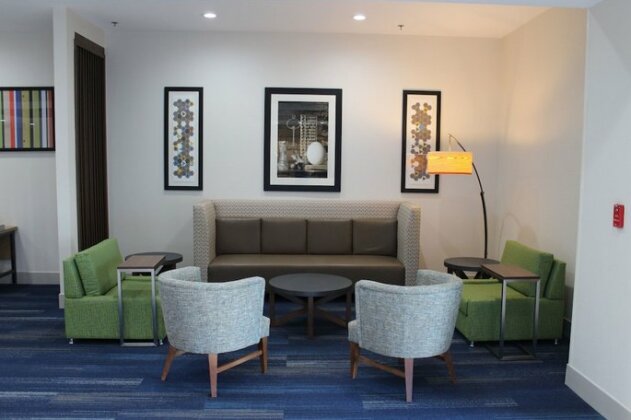 Holiday Inn Express Hotel & Suites Mansfield - Photo3